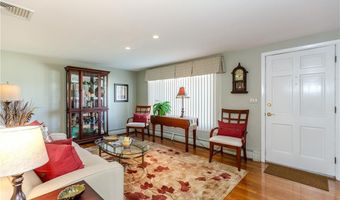 17 Woodview Dr, Cranston, RI 02920