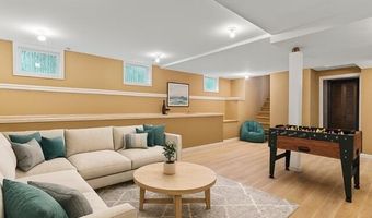 76 9th St, Belford, NJ 07718