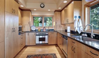 290 Skycrest Dr, Ashland, OR 97520