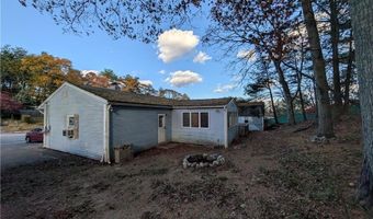 8 Grant Dr, Coventry, RI 02816