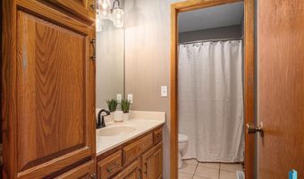 1601 E Keystone Dr, Brandon, SD 57005