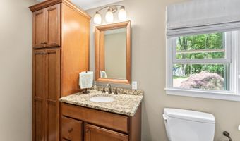 33 Ridgedale Rd, Bethel, CT 06801