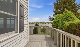 507 County Rd, Barrington, RI 02806