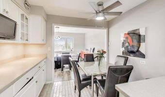 2700 E Bel Aire Dr 202, Arlington Heights, IL 60004