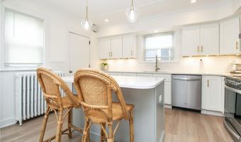 33 Slocum St, Newport, RI 02840