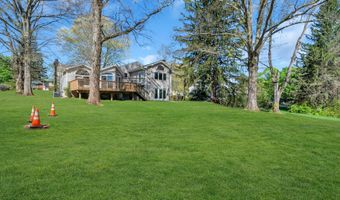 42 Crest Dr, Basking Ridge, NJ 07920