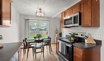 1047 Lowell Dr, Apple Valley, MN 55124