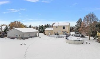 3373 Glover Rd, Almont, MI 48003