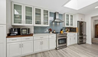 330 GARDEN Ln, Atlantic Beach, FL 32233
