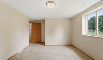 2402 Suncrest Dr, Ames, IA 50014