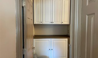 32 Park Ave 6, Amityville, NY 11701