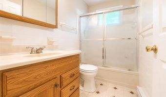 32 W Sylvan Dr, Allen, PA 18067