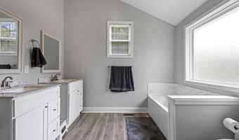 1032 Virginia Ave, Bauxite, AR 72011