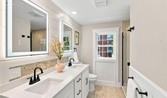40 Congregational St, Bristol, RI 02809