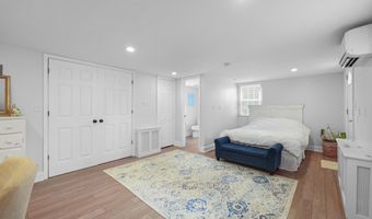 1130 17TH St S, Arlington, VA 22202