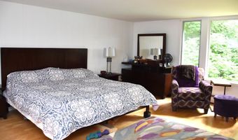 26 Woodland Dr, Barre, VT 05641