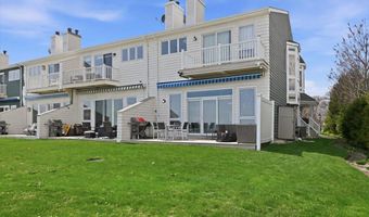 1 Victoria Dr, Amityville, NY 11701