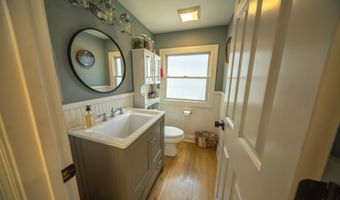 18 Waverly Rd, Branford, CT 06405