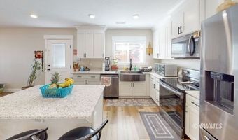 1107 E Old Glory Way, Big Water, UT 84741
