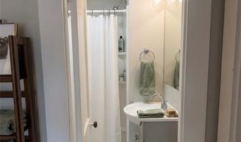 1 Phillips St B, North Kingstown, RI 02852