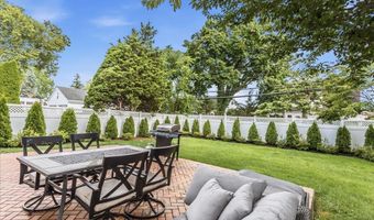 16 Netz Pl, Albertson, NY 11507