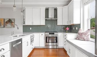 100 Algonquin Rd 5, Narragansett, RI 02882