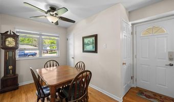 7932 Kingwood St, Affton, MO 63123