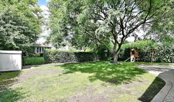 2360 N Drury Ln, Arlington Heights, IL 60004