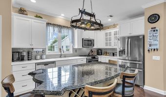 7 Woodlake Ct, Barnegat, NJ 08005