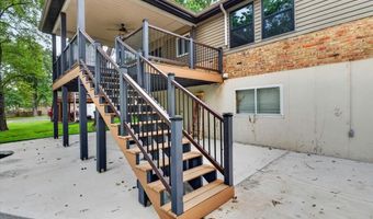 863 Woods Mill Rd, Ballwin, MO 63011