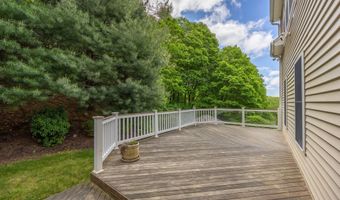 40 Nathan Hale Ct, Cheshire, CT 06410