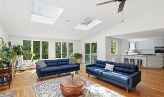 24 Wildflower Rd, Barrington, RI 02806