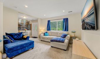 537 Roxbury Rd, Belford, NJ 07718