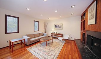 222 Red Hill Rd, Middletown, NJ 07748