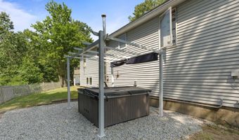 4 Cross Rd, Brookline, NH 03033