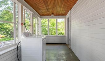 11 Kossuth St, Bangor, ME 04401