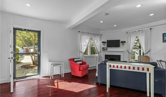 2 Lasalle Pl, Newport, RI 02840