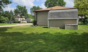 1023 N 1st St, Aberdeen, SD 57401