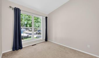 812 Whispering Village Cir, Ballwin, MO 63021
