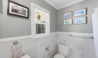 11 Freeman Rd, Albany, NY 12208