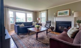 9 South Dr, Middletown, RI 02842