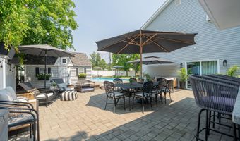 71 Compton St, Belford, NJ 07718