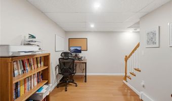 21 Portland St, Lincoln, RI 02838