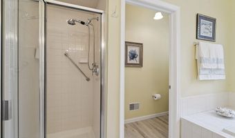 26 Fountain View Dr, Barnegat, NJ 08005