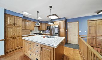 1544 Brookfield Ct, Adrian, MI 49221