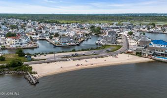 33 Amherst Dr, Bayville, NJ 08721