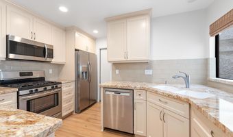 1202 Mission Verde Dr, Camarillo, CA 93012