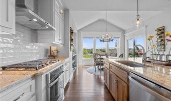 4313 Lakeview Ter, Basehor, KS 66007