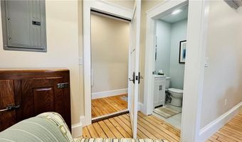 35 Memorial Blvd 1, Newport, RI 02840