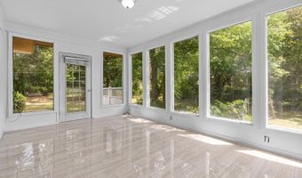 107 Barnett Dr, Bishopville, SC 29010